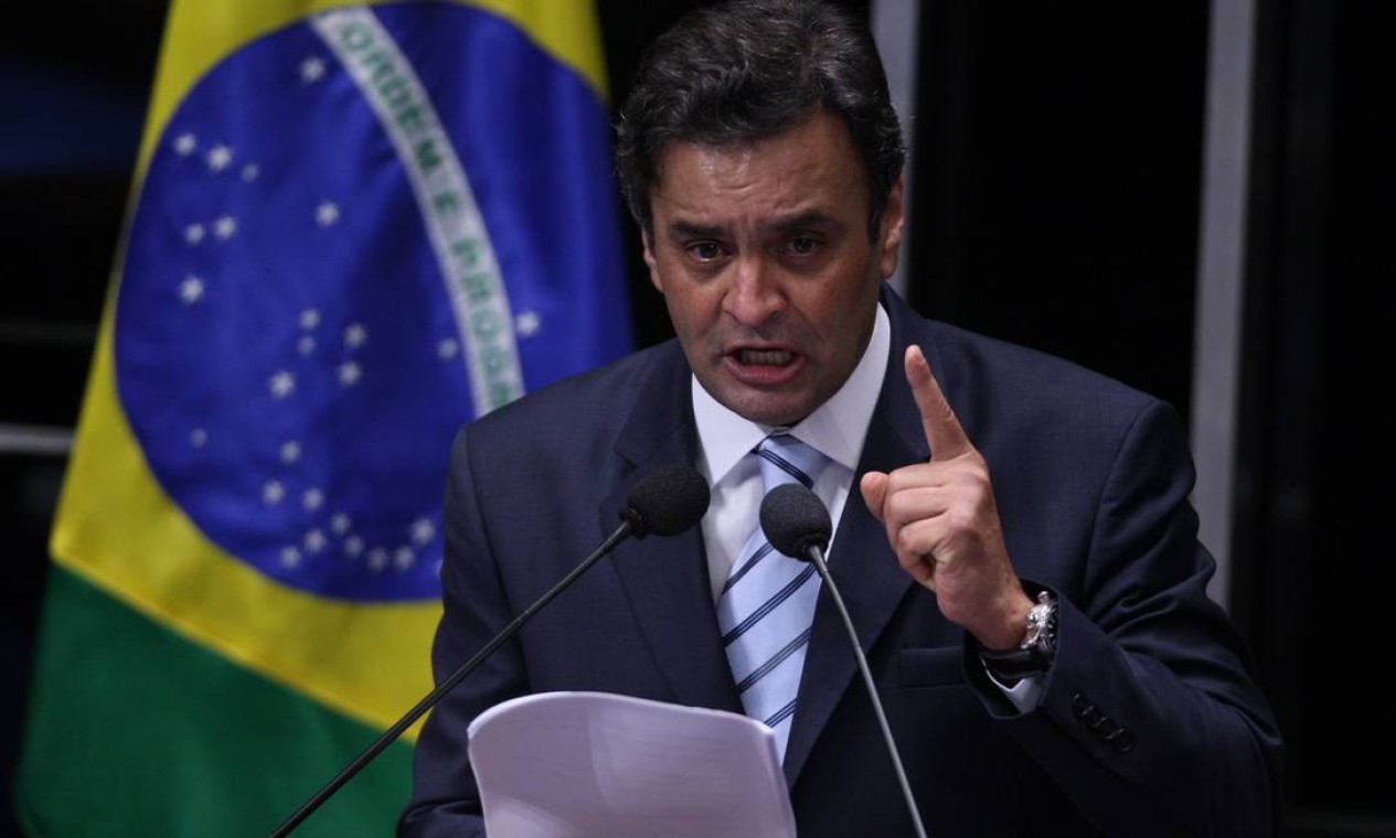 Em 2011, Aécio discursa no Senado Federal Foto: Ailton de Freitas / Agência O Globo
