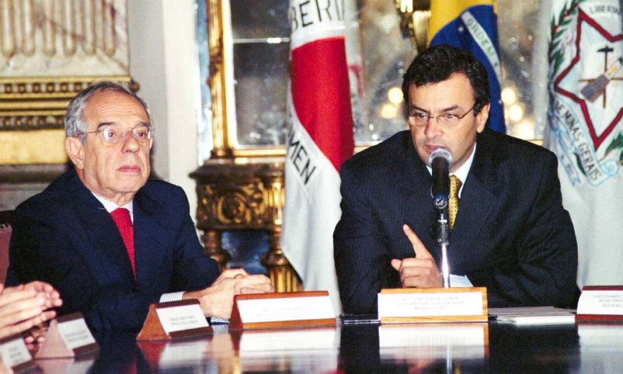 Em 2003, governador Aécio Neves ao lado do ministro da Justiça, Márcio Thomaz Bastos Foto: Lúcia Sebe / Divulgação