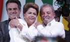 Ao lado do ex-presidente Lula, Dilma foi bastante festejada pelos militantes do partido Foto: Jorge William / Agência O Globo