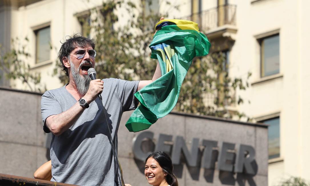 Lobão faz discurso a favor do impeachment da presidente Dilma Rousseff Foto: Michel Filho / Agência O Globo