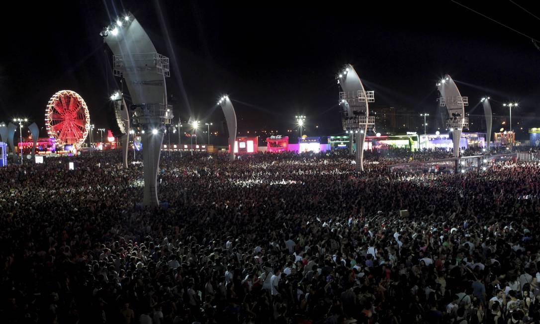 Multidão lota o segundo dia do Rock in Rio 2013 Foto: Pedro Kirilos / Agência O Globo