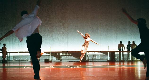 2014-765351259-drumming-live-