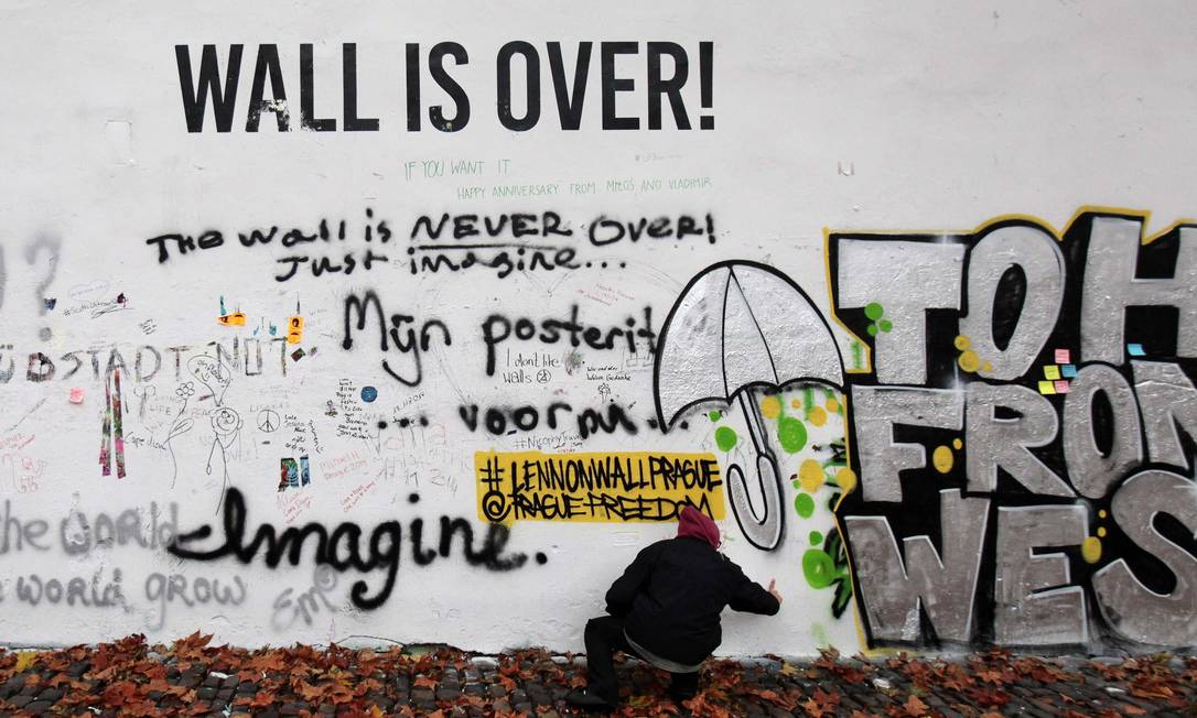 
Muro de Lennon em Praga
Foto:
DAVID W CERNY
/
REUTERS
