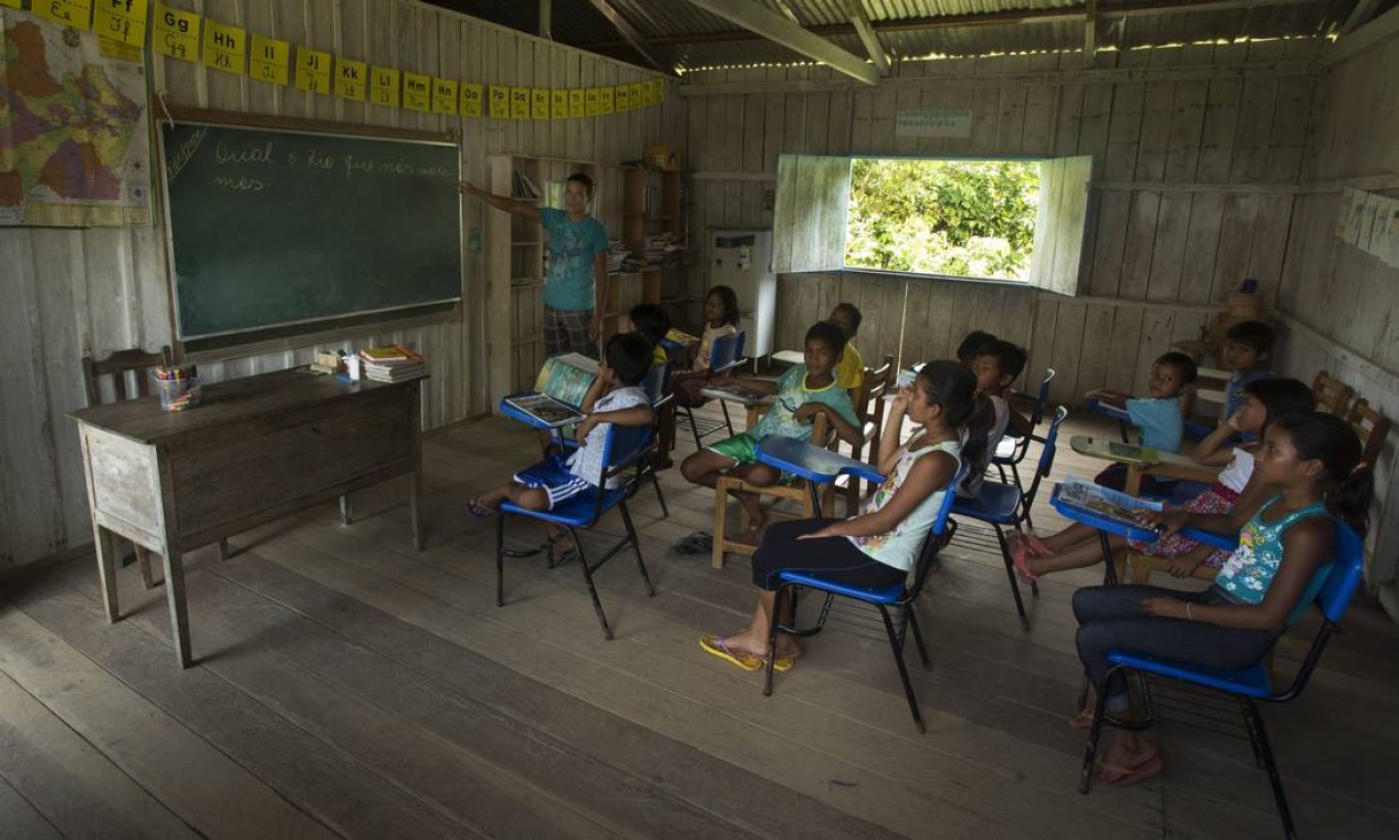 Falta de professores é um dos principais problemas na educação dos ribeirinhos Foto: Antonio Scorza / Agência O Globo