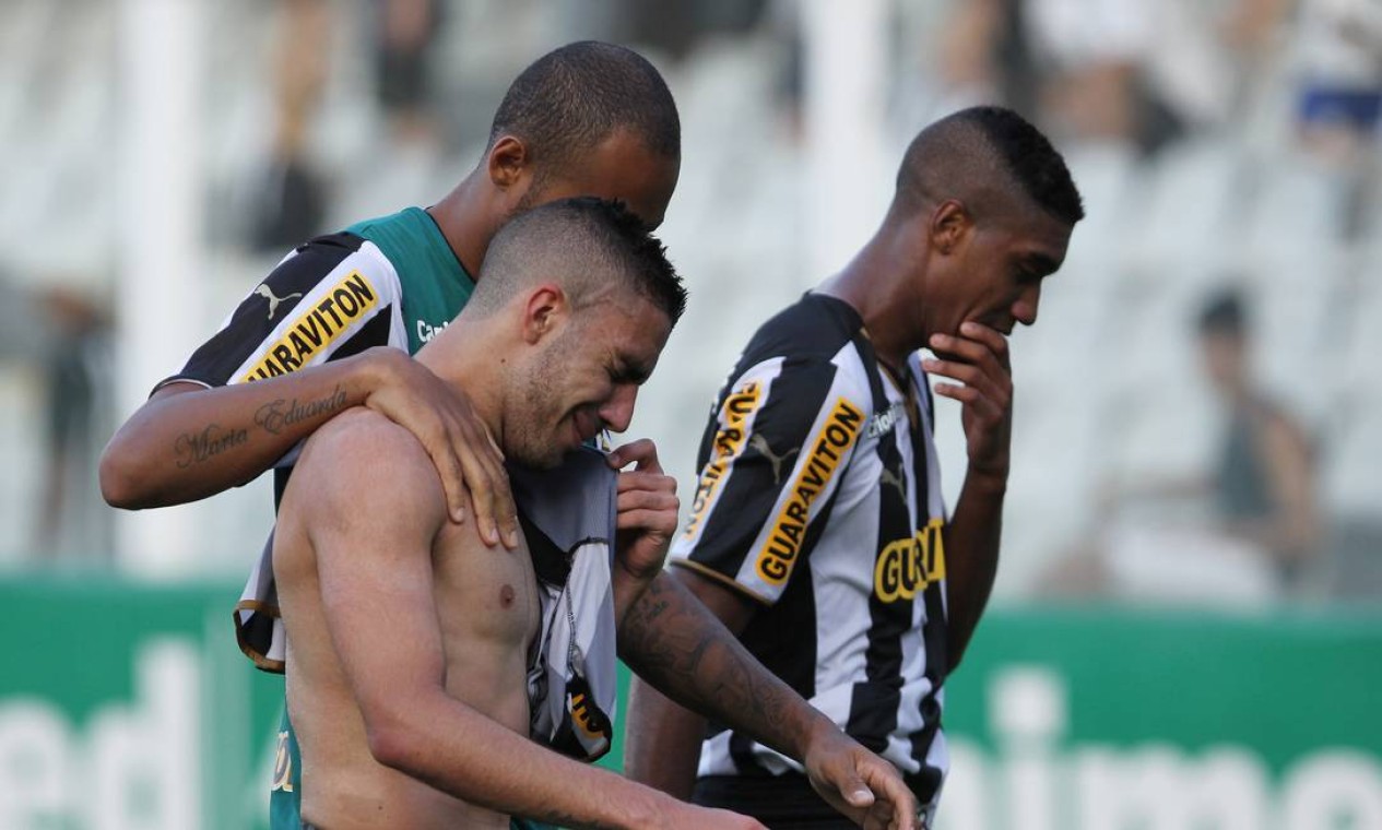 Botafogo perde para o Santos por 2 a 0 e é rebaixado para a Série B do ...