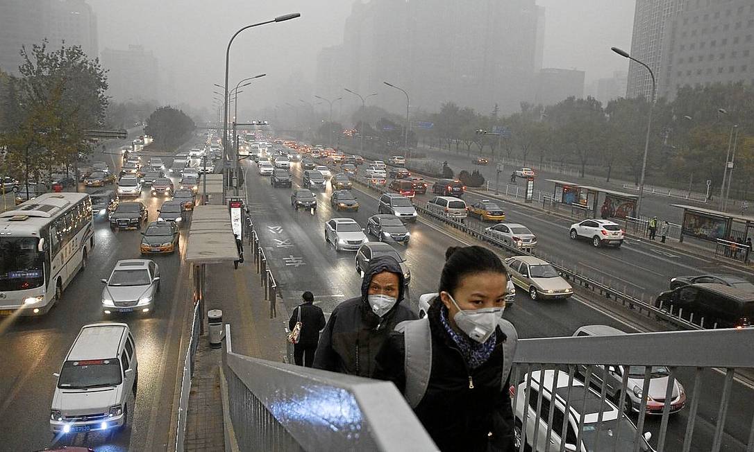 
Panorama da poluída Pequim, na manhã de sábado (29/11): ricos querem que emergentes também reduzam emissões
Foto: AP/Ng Han Guan