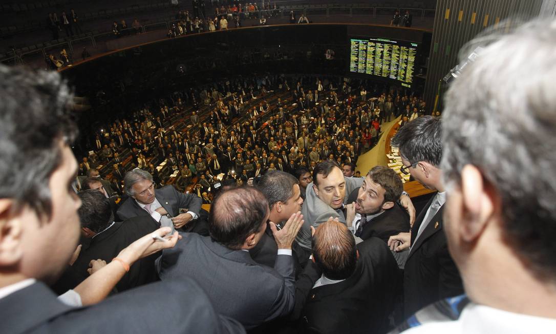 Tumulto Suspende Sessão Para Votar Vetos E Mudança Da Meta Fiscal No