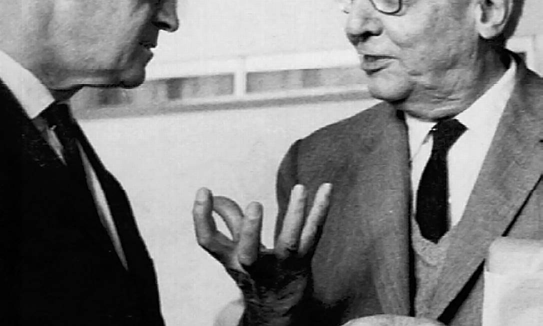 Livro reúne epistolário inédito de Drummond e Alceu Amoroso Lima