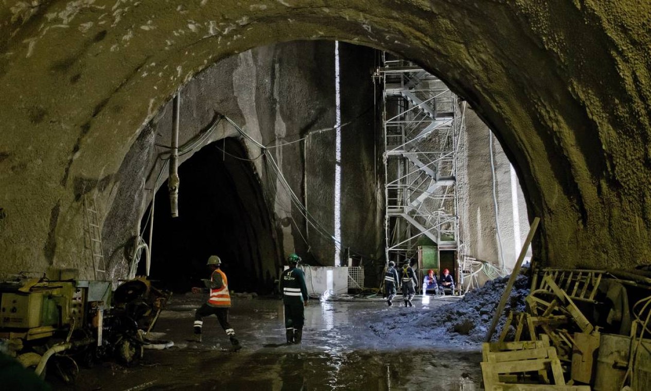 Os túneis que ligam a Barra da Tijuca à Gávea já foram todos interligados Foto: Ivo Gonzalez / Agência O Globo