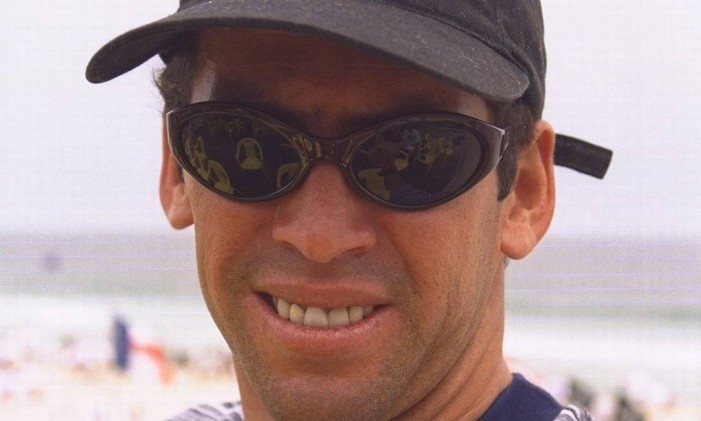 Fabio Gouveia é mais conhecido como "Fia" no meio do surfe. Nascido na Paraíba, ele conquistou um quinto lugar na temporada de 1992, três anos após entrar para o Circuito pela primeira vez. Foto: MARCELO THEOBALD/16-10-1998