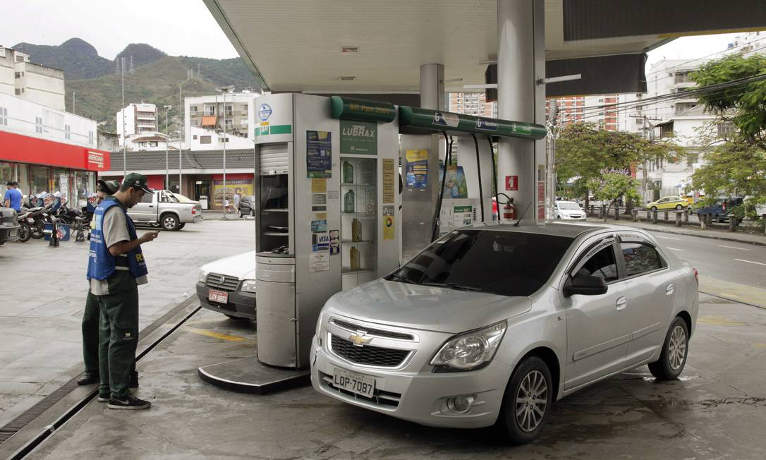 ICMS fica com 1 de cada 4 litros de gasolina vendidos no país Foto: Fábio Guimarães / Agência O Globo