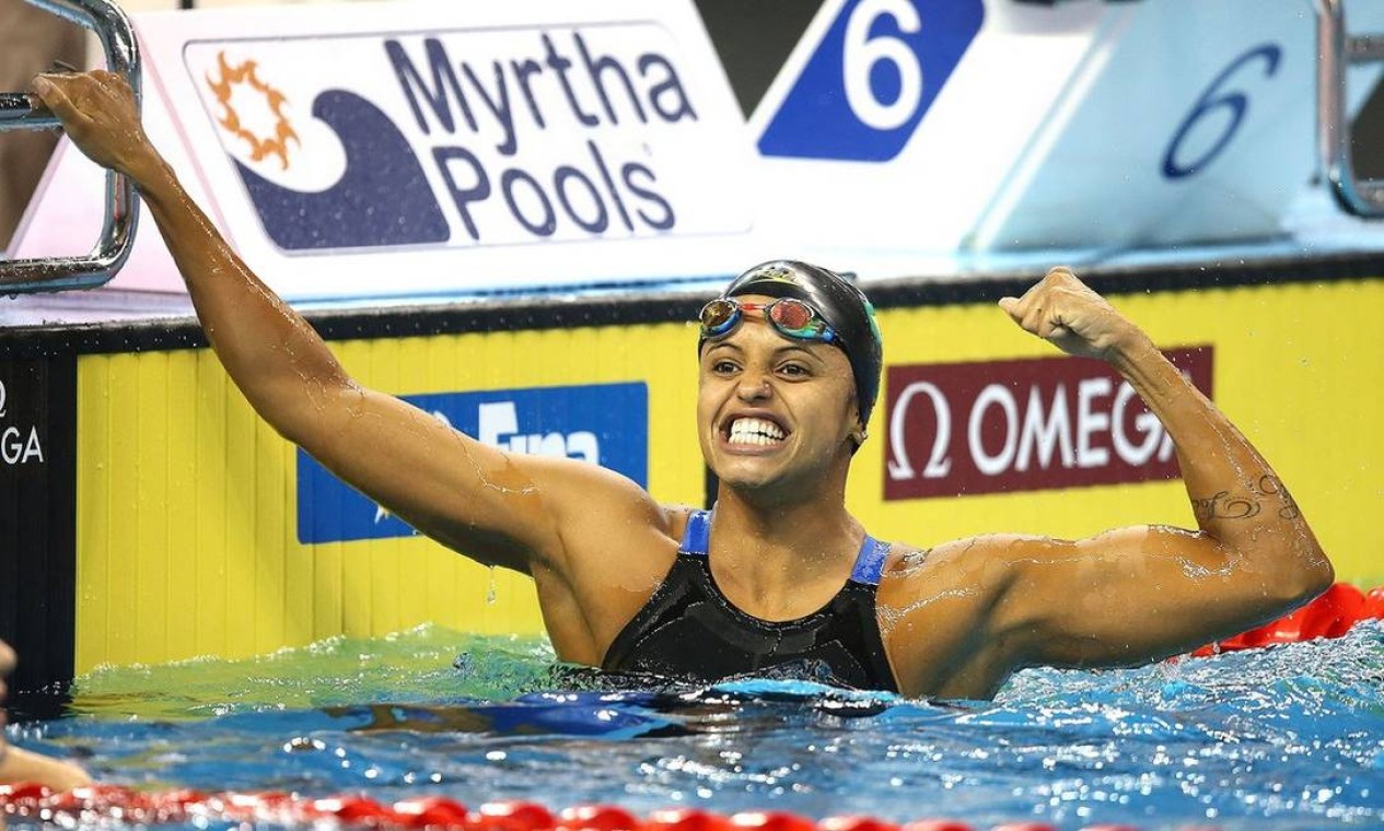 Etiene Medeiros vibra muito com o ouro nos 50m costas em Doha: a primeira medalha do Brasil em disputa feminina na história da competição Foto: Satiro Sodré / SSPress
