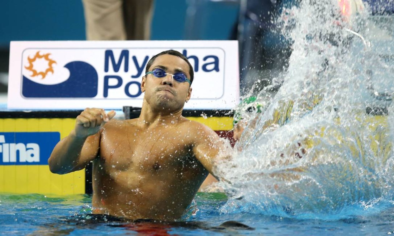 Felipe França explode de alegria com o ouro nos 50m peito, o quarto dele nesta edição do Mundial em piscina curta, no Qatar Foto: Satiro Sodré / SSPress