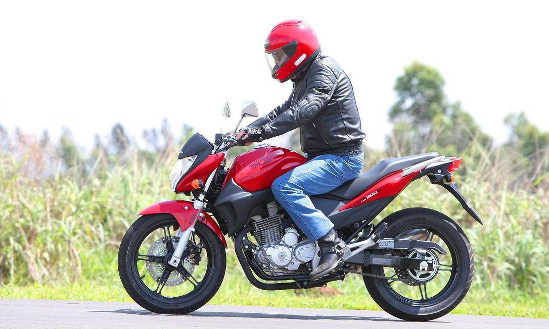 
O ABS nas motos evita o travamento das rodas durante uma frenagem brusca
Foto:
Agência O Globo
