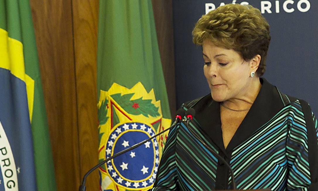 
A presidente Dilma Rousseff discursa na entrega do relatório final da CNV
Foto:
Jorge William
/
Agência O Globo
