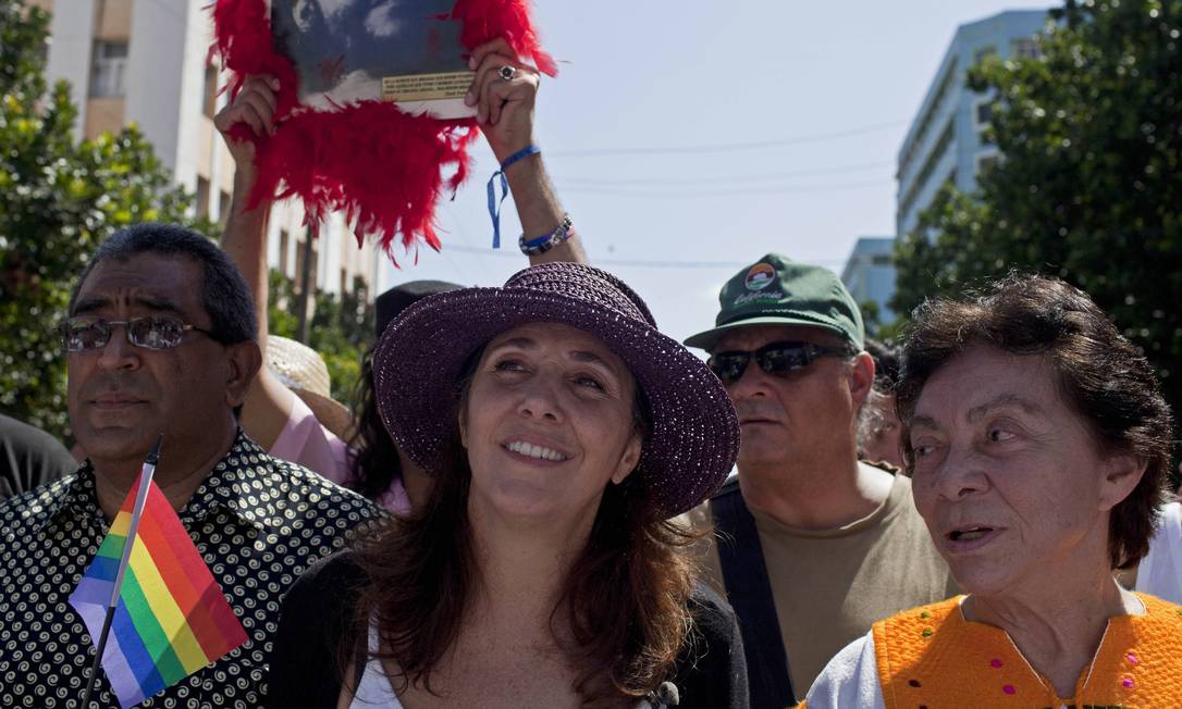 Mariela Castro (centro), durante manifestação em Havana, em maio de 2014. Filha do presidente cubano afirma que, apesar da reaproximação diplomática com os EUA, população da ilha não quer retorno ao capitalismo Foto: Franklin Reyes / AP