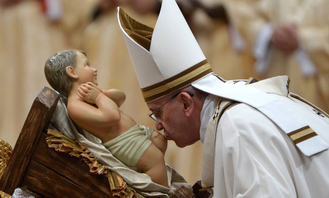 Em mensagem natalina, Papa Francisco diz que mundo está 'doente de