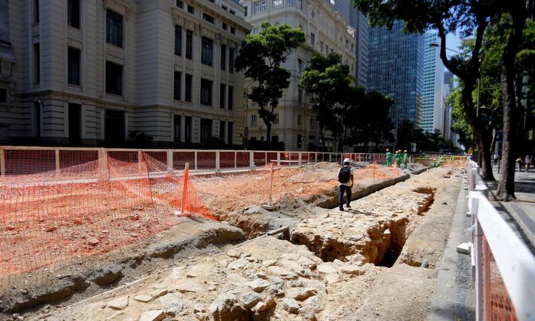 Escava Es Para O Vlt Na Avenida Rio Branco Revelam Fragmentos Do Brasil Col Nia Jornal O Globo