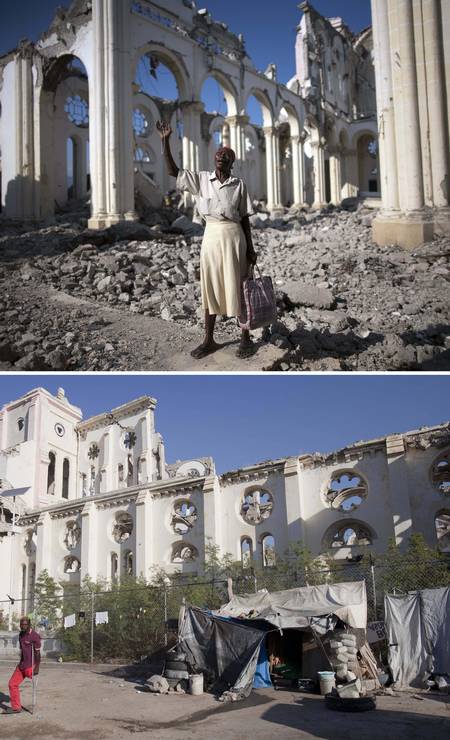 Nesta foto de 12 de janeiro de 2010, Marie La Jesula Joseph reza em frente a igreja destruída pelo terremoto. A catedral ainda não foi reconstruída Foto: Dieu Nalio Chery / AP