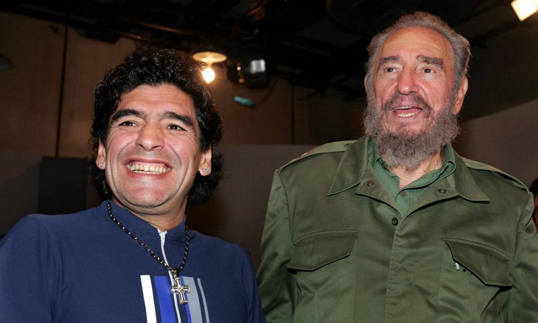 Diego Maradona e Fidel Castro em 2005. Líder da Revolução Cubana escreveu carta ao craque argentino Foto: Ismael Francisco 