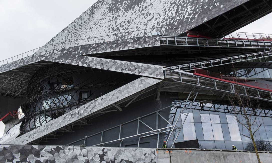 Filarmônica de Paris é inaugurada com tributo às vítimas dos