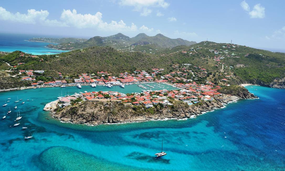 
A capital de Saint Barthélemy, Gustavia, reúne praias paradisíacas, restaurantes renomados e hotéis confortáveis
Foto: Divulgação 