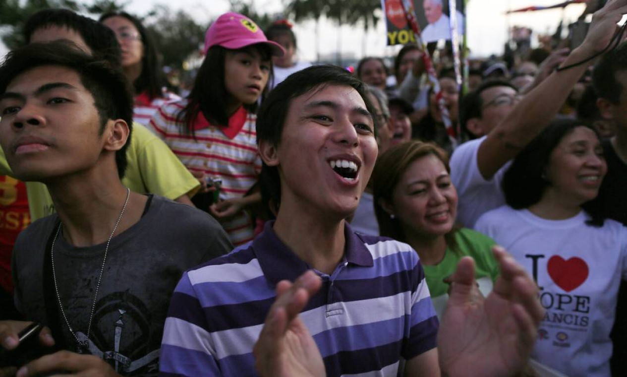 Uma multidão foi às ruas para receber o Papa nas Filipinas, o país com maior população católica da Ásia Foto: Wally Santana / AP