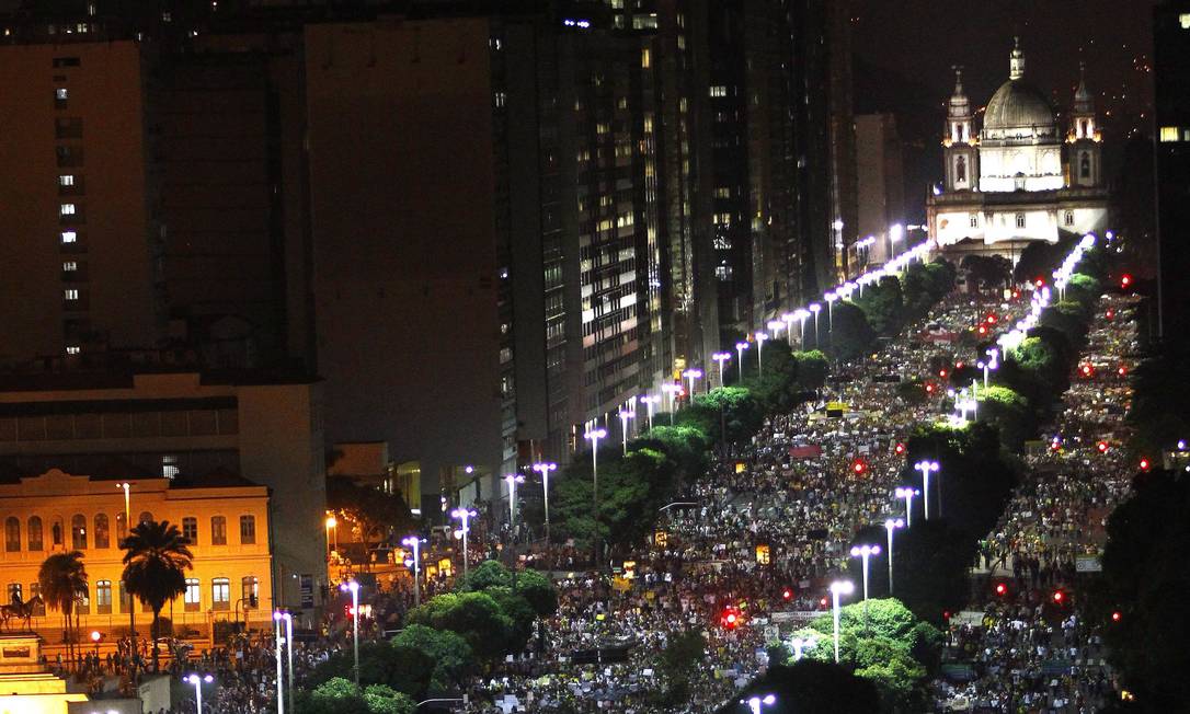 
Na Avenida Presidente Vargas, a maior manifestação ocorrida no Rio de Janeiro durante as jornadas de junho de 2013
Foto:
/
Pablo Jacob
