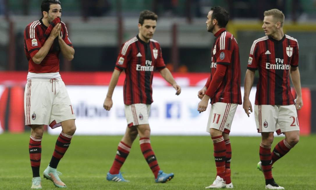 Milan volta a decepcionar e perde para a Atalanta na ...