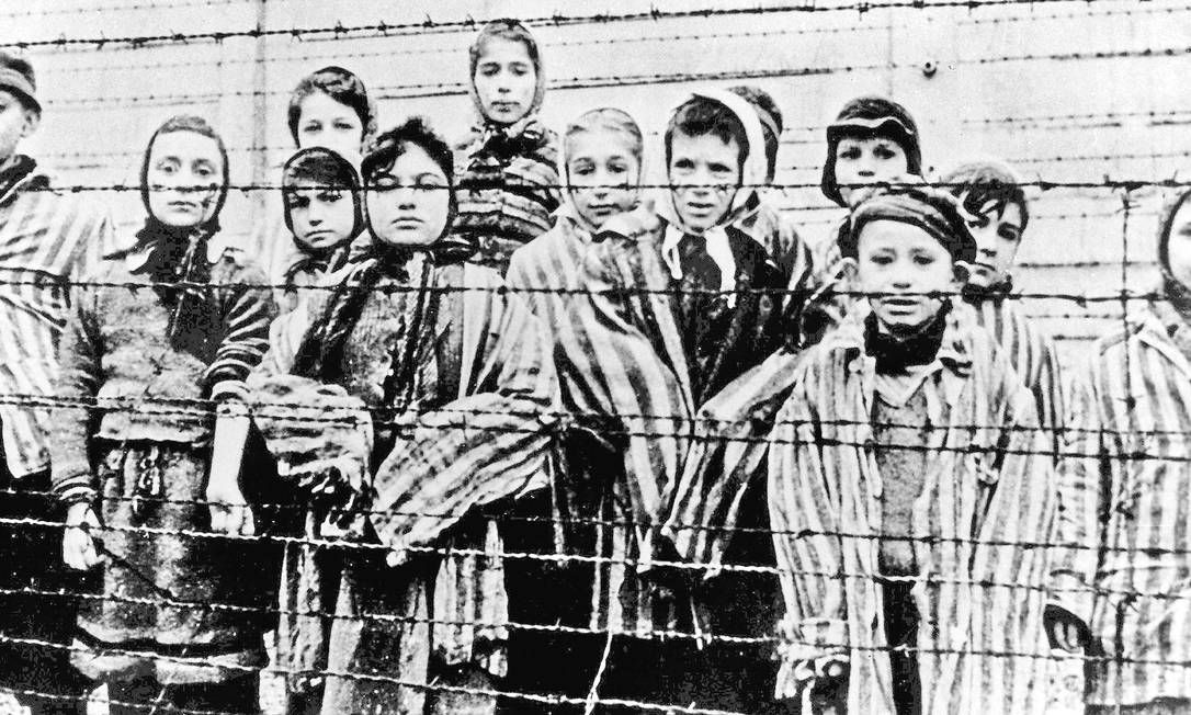 Com Libertação Dos Prisioneiros De Auschwitz, Há 70 Anos, Mundo ...