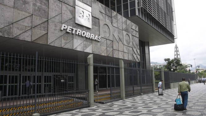 Fachada do prédio da Petrobras, no Centro do Rio Foto: Eduardo Naddar / Agência O Globo