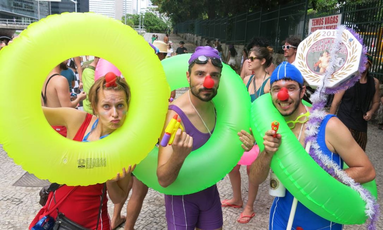 O desfile de fantasias no bloco secreto Oh!Ménage - Jornal O Globo