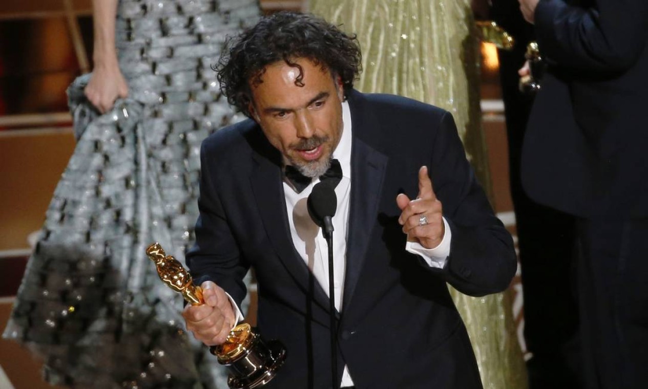 Em seu discurso de agradecimento pelo Oscar de melhor filme para 'Birdman', Iñárritu tocou na questão dos imigrantes latinos nos EUA, pedindo que eles 'sejam tratados com a mesma dignidade e respeito que os imigrantes que vieram antes e ajudaram a construir esse grande país' Foto: MIKE BLAKE / REUTERS