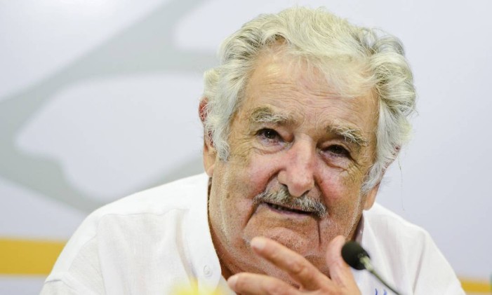 Uruguay's President Jose Mujica speaks to the press during a joint press conference with Bolivia's President Evo Morales in Montevideo, Uruguay, Thursday, Feb. 26, 2015. On March 1, Mujica will hand over the presidency to former President Tabare Vazquez, after having served one five-year term. Mujica, who still lives on a flower farm with his wife, rarely dons a tie and drives an old VW Beetle, has led Uruguay through stable economic growth and better wages. His social agenda has included laws approving gay marriage and the creation of the world's first national marketplace for legal marijuana. (AP Photo/Matilde Campodonico) Foto: Matilde Campodonico / AP