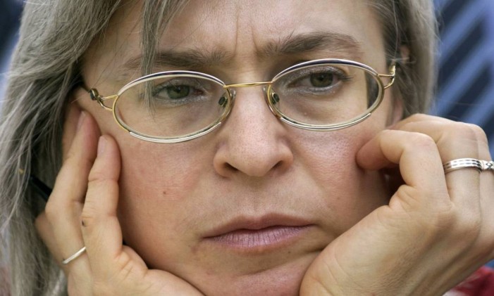 Anna Politkovskaya em 2005: morta sumariamente Foto: Jens Schlueter / AFP