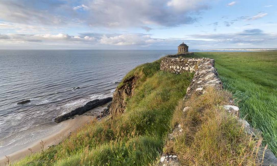 A localidade de Downhill Beach, no litoral da Irlanda do Norte, serviu de cenário para a série "Game of thrones" Foto: Reprodução