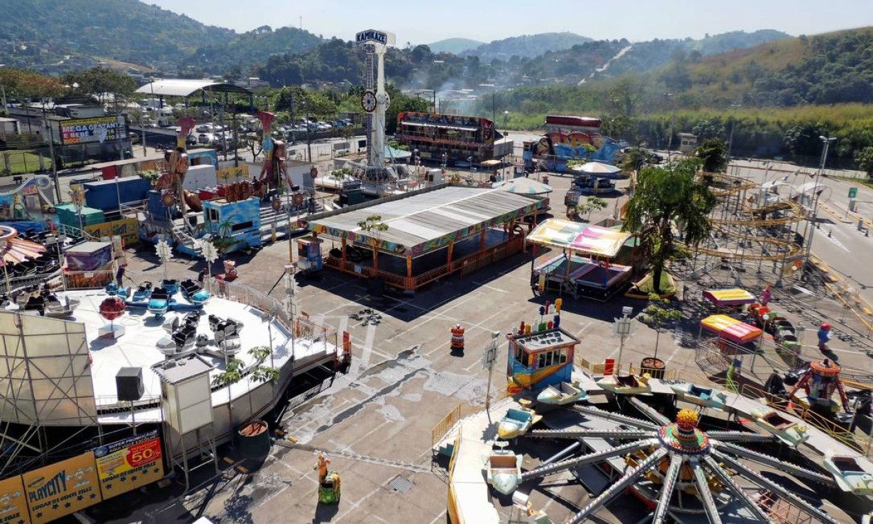 Polícia investiga parque de diversões após homem se ferir gravemente ao cair de roda gigante