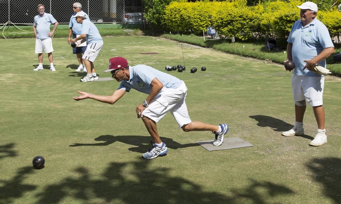 Como jogar bolinha de gude na Meia Lua 