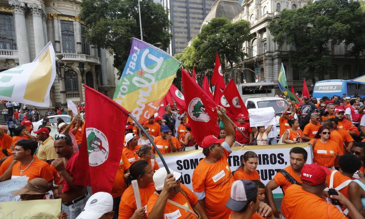 No Rio, os manifestantes se concentraram na Cinelândia Foto: Pablo Jacob / O Globo