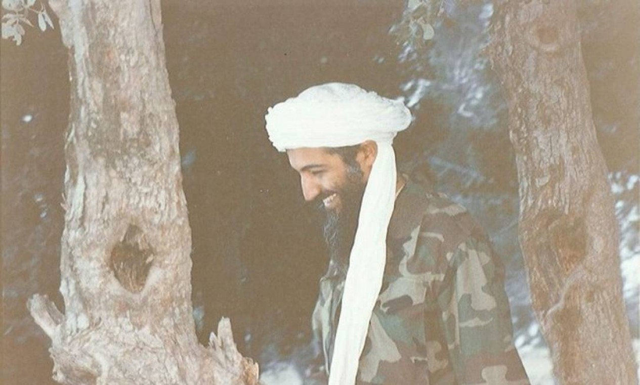 Vestindo uniforme militar camuflado, líder da al-Qaeda sorri durante caminhada nas montanhas Foto: US ATTORNEY'S OFFICE/SOUTHERN DISTRICT OF NEW YORK