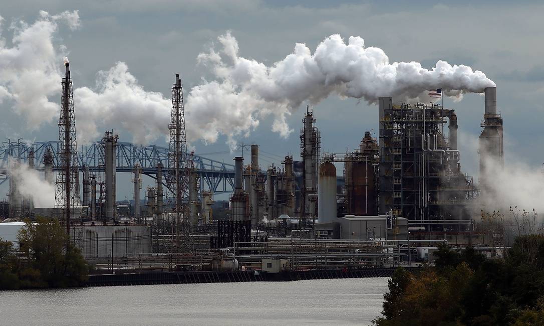 
Refinaria na Filadélfia. Emissões colaboram para aquecimento global
Foto:
SPENCER PLATT
/
AFP
