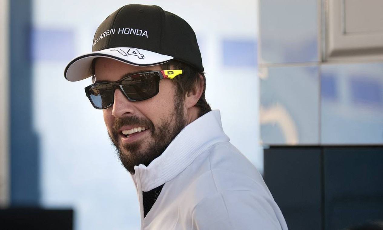 O piloto Fernando Alonso, com US$ 42 milhões, disse ter residência fiscal em diferentes países Foto: Jorge Guerrero / AFP