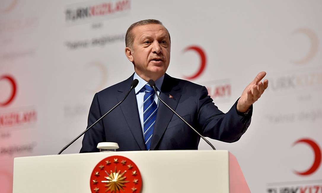 Recep Tayyip Erdogan em 23 de março. Presidente turco pediu a houthis que abandonem atos de violência no Iêmen, e afirmou que Irã tenta dominar o Oriente Médio Foto: HANDOUT / REUTERS