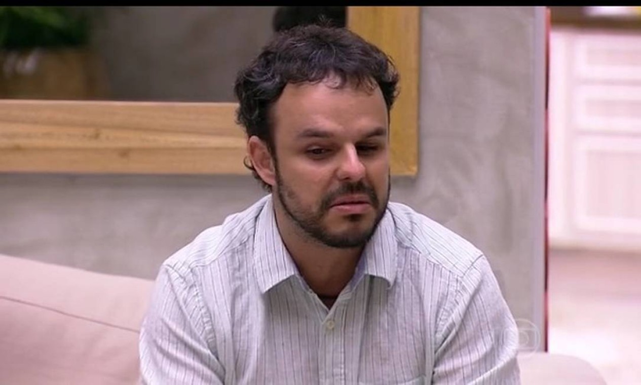 BBB15: Adrilles pergunta para bola de cristal se alguém irá indicá-lo ao  paredão - Notícias - Especial BBB15