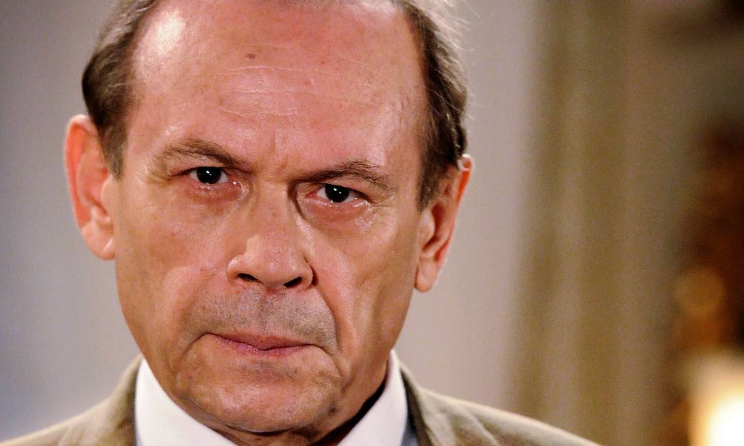 Com preço inicial de R$ 800, relógio de José Wilker é leiloado por R ...