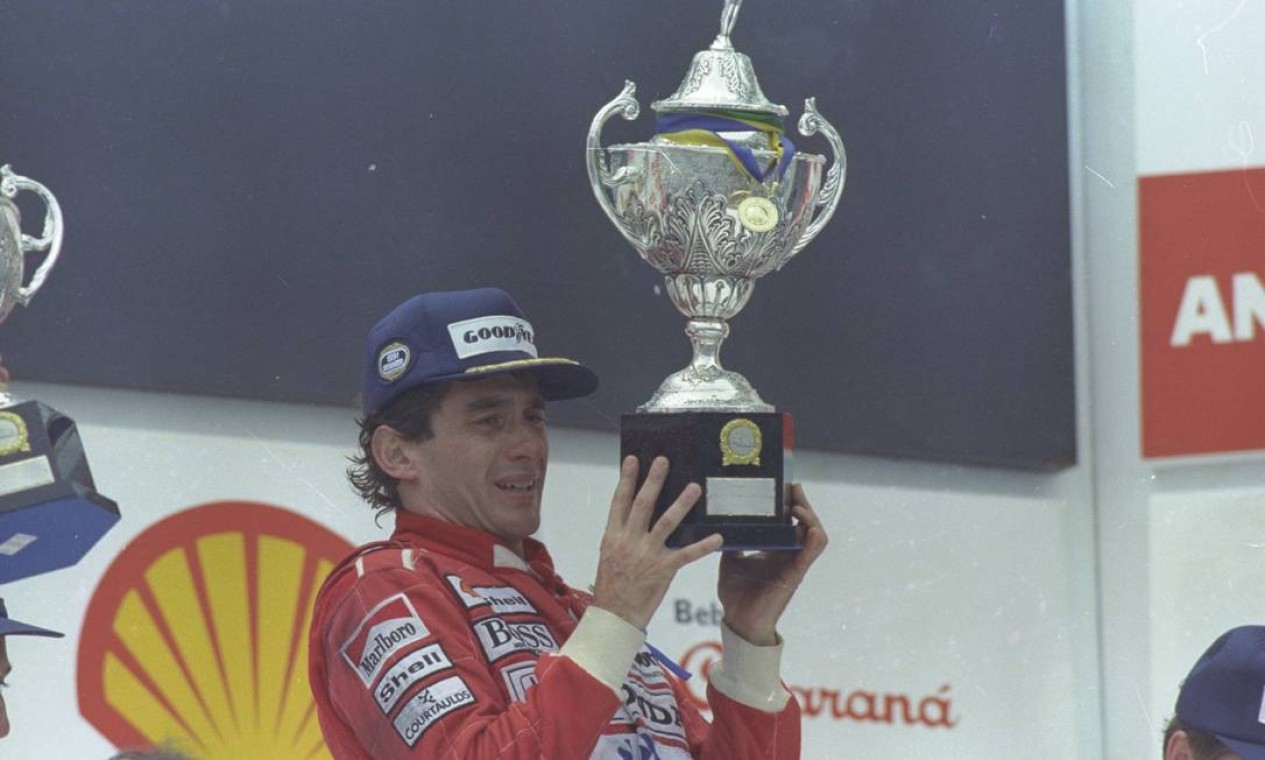 Vida e carreira de Ayrton Senna, morto há 21 anos, ganham exposição