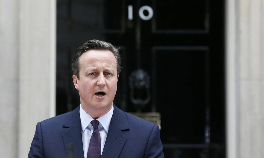 Cameron fala diante da residência do primeiro-ministro, no número 10 de Downing Street Foto: STEFAN WERMUTH / REUTERS