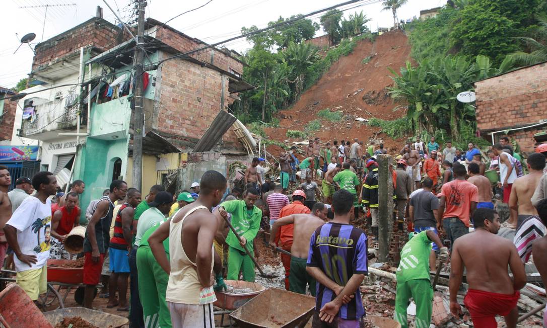 Temporal Na Bahia Causa Deslizamento De Terra E Três Mortes Em Salvador Jornal O Globo 