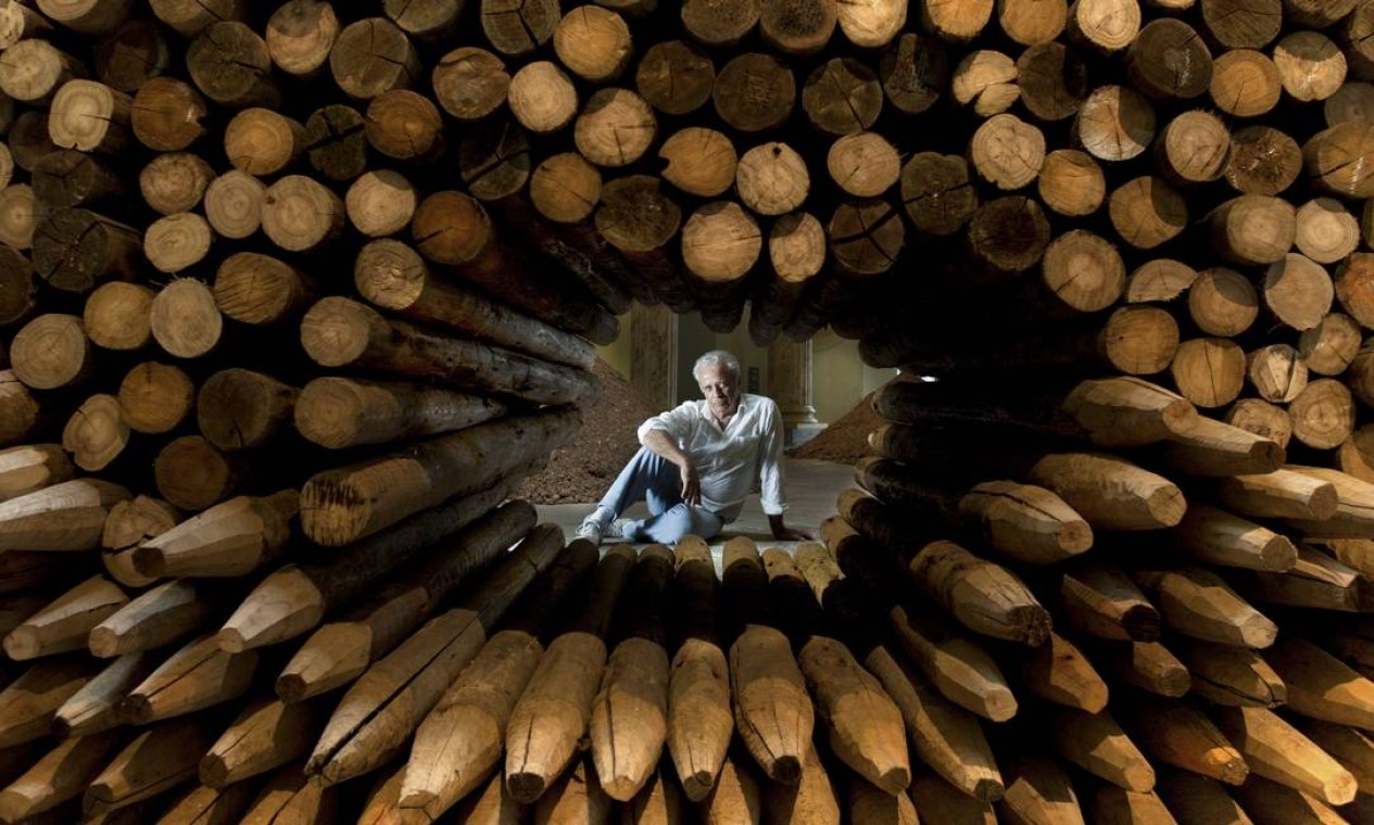 Ivens gostava de trabalhar com materiais naturais, como madeira, terra e azulejo Foto: Simone Marinho / Agência O Globo