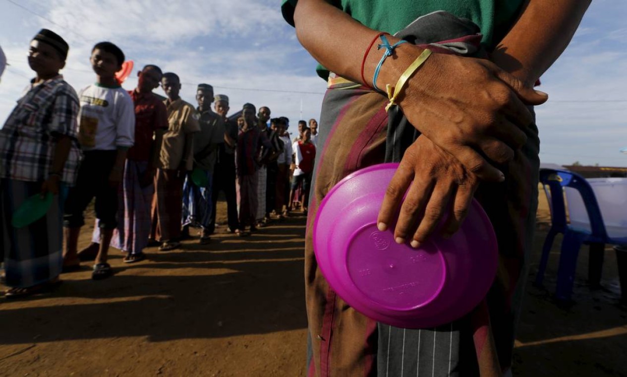 Filas e doenças são dramas constantes para os muçulmanos rohingyas de fogem de Mianmar e conseguem chegar à Indonésia Foto: BEAWIHARTA / REUTERS